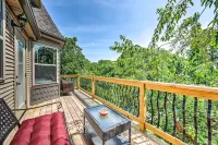 *Castle by the Square* - 5 minute walk to downtown Bentonville!