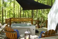 Amazing Creekside Glamping Dome in Park-Like Setting with Hot Tub & A/C! Hotel a Pittman Center
