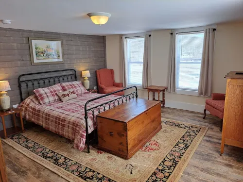 Charming Farmhouse; 2 Bed / 2 Bath, only 1.5 miles to Jiminy Peak. Pet Friendly.
