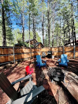 Ponderosa Place in Pinetop - Family & Dog Friendly, Tranquil Backyard