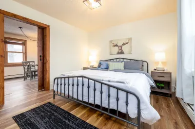 New! Lovely 1BR. Walk to Main St Hotels in der Nähe von Magic Circle Players