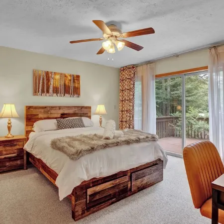 Peaceful Poconos Escape with Hot Tub, Private Sauna, Near Hiking Trails