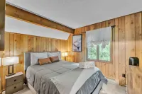 Stunning Ellicottville Hilltop Ski Chalet
