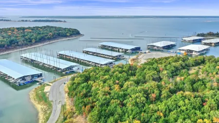 Sailor's Knot Sleeps 8 with outdoor pool less than 5 min from Lake Texoma