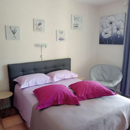 BEAUTIFUL TWO-STAR STUDIO FOR RENT Отели в г. Греу-ле-Бен