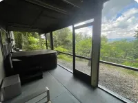 Lakeview Cabin with hot tub