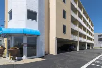 Just a few steps to the beach.
