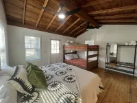 That Dam Cabin - Outdoor Living - Hot Tub, 65” TV, & Blackstone Griddle!