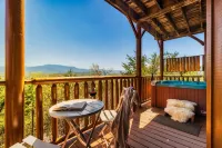 100-Mile Views: 3 King Suites, Game Rm & Hot Tub - Scenic