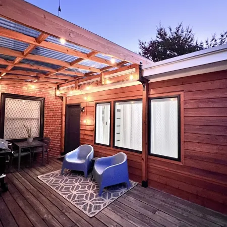 Private Guest house with Parking and Wi-Fi in a Central Location