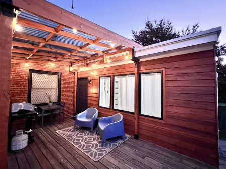 Private Guest house with Parking and Wi-Fi in a Central Location Отели рядом с достопримечательностью «Университет Вирджиния Коммонуэлт»