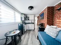 Private Guest house with Parking and Wi-Fi in a Central Location