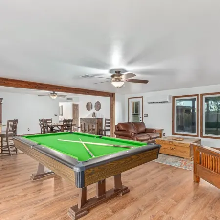 4 Bedrooms, Full Kitchen, Pool table, BBQ, Garage & RV Parking, Golf, Hiking Отели рядом с достопримечательностью «Саут Маунтин Парк Сценик Драйв»