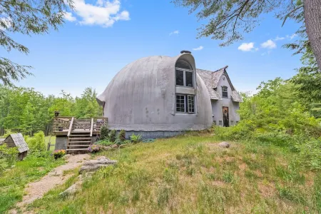 Dome Home on 42 Acres! Close to the Beach and Downtown Kennebunkport