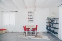 Pink, Architect-Appointed House! 3 min from JTNP.