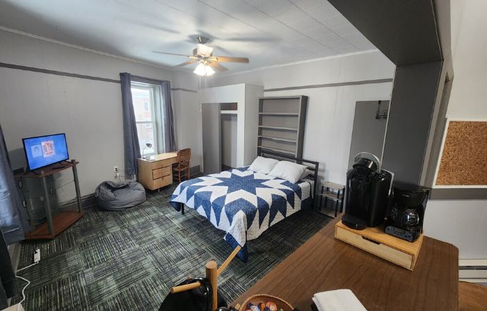 Studio Close to Mtu, Houghton, Keweenaw, Dining, on the Trail & Full Amenities