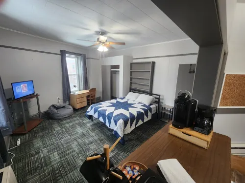 Studio Close to Mtu, Houghton, Keweenaw, Dining, on the Trail & Full Amenities
