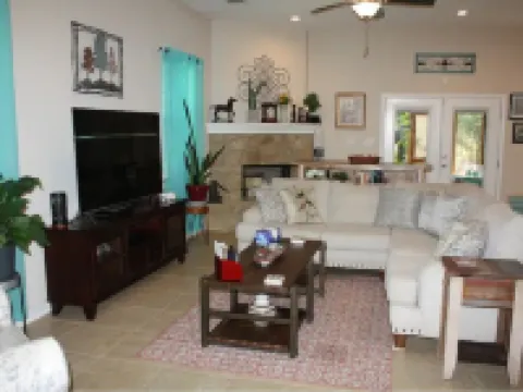 Modern home - quiet neighborhood Hotels in Bastrop