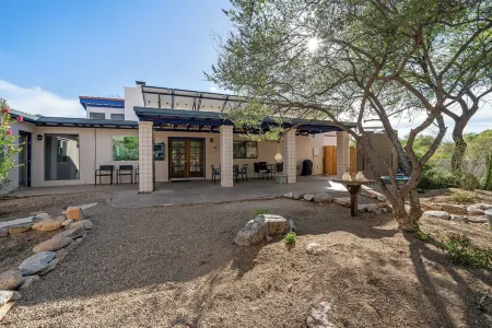 Catalina Foothills Retreat--Military discount Отели рядом с достопримечательностью «Tucson Clay Co-Op»