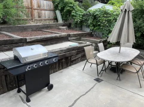 Unique Cottonwood Heights home close to the slopes with hottub!