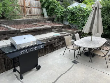 Unique Cottonwood Heights home close to the slopes with hottub!