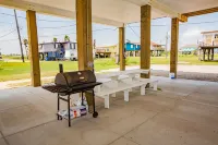 New Beachfront Oasis - Lots of Amenities!