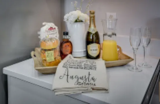 Stovall #4 | Stylish 1 bedroom with private free parking