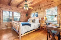 Family Friendly - Secluded Cabin - 3 Bedrooms - Playground - Jacuzzi - Game Room