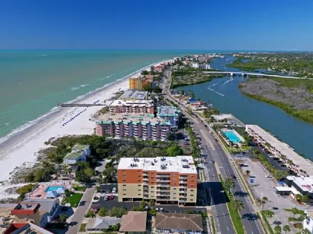 Penthouse w/ Gulf & Intracoastal Views-Steps to Beach!