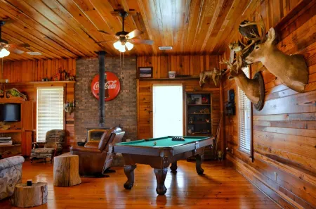 Southern Backroad Retreats (The Pool House)