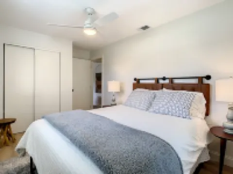 Cypress Inn - Modern home close to Siesta Key