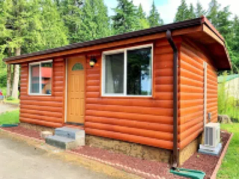Lake Nahwatzel Resort, Cabin #1, Shared Dock just steps away! Now with WIFI!