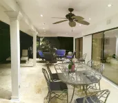 Beautiful House Kings Lake Naples, 5 mins from 5th Ave.