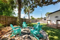 3-bedroom house only a 5 minute walk to the beach with a turf backyard!