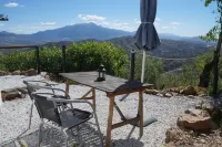 Great 2 Bedroom Apartment with wonderful views, Swimming Pool and Jacuzzi