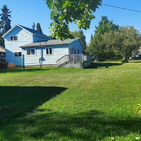 Spacious four bedroom house -walking distance to Lake Superior / Washburn shops