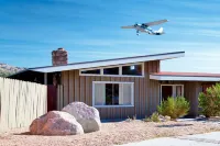 Runway Lounge in Joshua Tree: Airport Resort with Pool