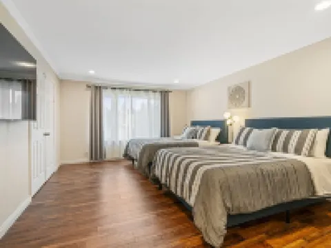 Family Getaway Pool House 5 Beds for 10 Near Disney Mt. SAC Supermarket Shopping Hotels in West Covina