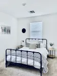 Coastal contemporary modern home 5mins from Schnepf farms