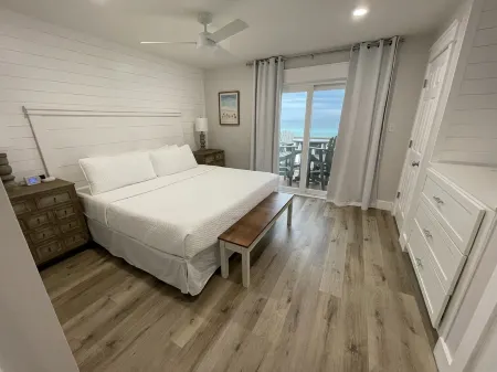 Ramsgate Harbour 21- Beach Front, Best Views, No Crowds, Beach Service included!