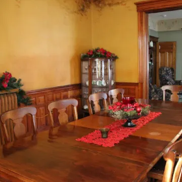 Historic Home With Modern Amenities - Great for Families with room for up to 18! Отели в г. Клир Лейк