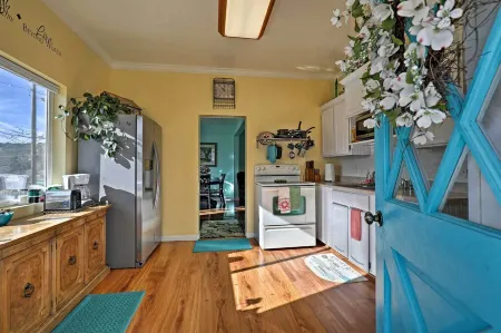 Bryce/Zion Cottage, 3 Bedroom, King Beds, Fiber INTERNET 1 GIG, Free Parking