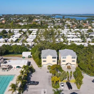 Tennis resort Townhome on longboat key by the Sea. Family and pet friendly Hotels near Longboat Key