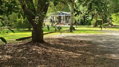 A Charming Country Cottage Nestled in the Woods Hotels near Palmetto Trailhead parking