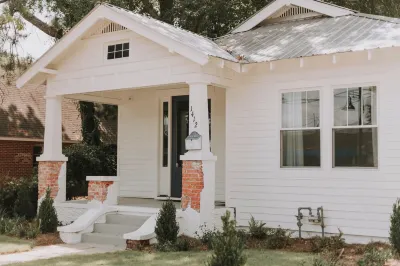 The Vincent C - on Government St! Walk to Restaurants, Bars & Shopping! Walter Anderson Museum of Art 주변 호텔