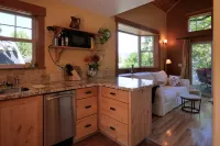 The Ashland Cottage, walk to town