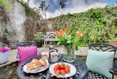 Barbican View, luxury Grade II listed apartment opposite Alnwick Castle Hotels near Bailiffgate Museum