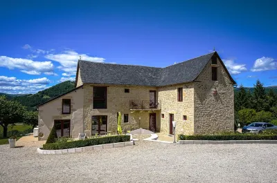 5-Star Villa with Pool and Panoramic View Gîte Exception Aveyron Occitanie Hotels in 