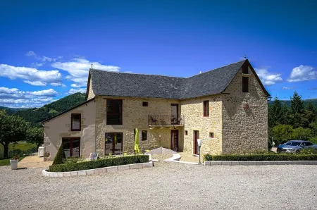 5-star villa with heated pool and panoramic view Gîte Exception Aveyron