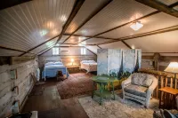 Original Circa 1818 Oak Lodge